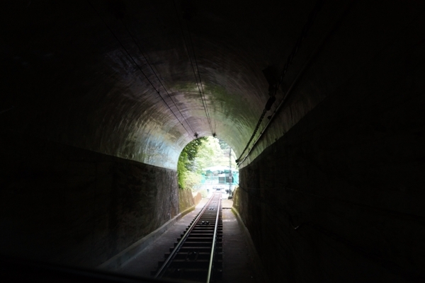 ケーブルカー　トンネル.JPG
