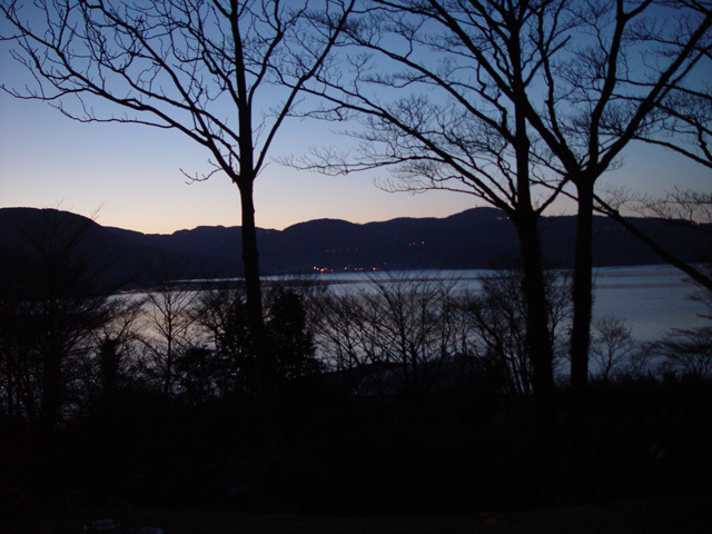 芦ノ湖の夜明け1.jpg
