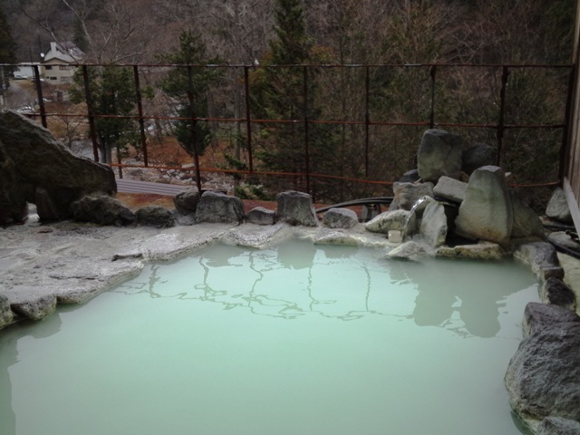 野天風呂・岩の湯1.JPG